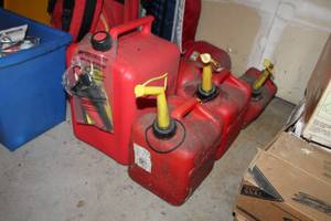lot 433 image: Lot of (6) Plastic Gasoline Cans