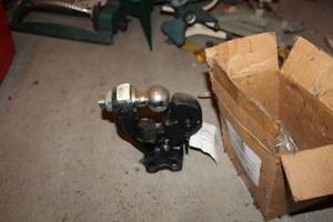 lot 423 image: Pintle Hitch Assembly (in box)