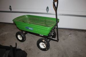 lot 429 image: DuraWorx Utility Wagon with Dump Bucket