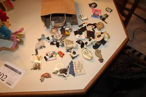 lot 402 image: Lot of (Approximately 44) Cat Refrigerator Magnets