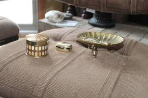 lot 211 image: Lot of (3) Table Dcor - Seashell Bowl, Locket with Flower Design, Small Round Bowl with Lid