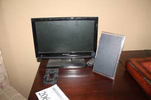 lot 206 image: Dynex Flat Screen TV 16 with Remote Control, GE Amplified Indoor Antenna 24700