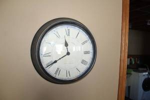 lot 226 image: Edinburgh Clock Works. Co. Wall Clock 15D