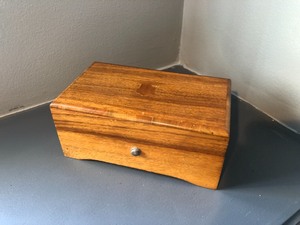 lot 33 image: Vintage THORENS Swiss Music Box
