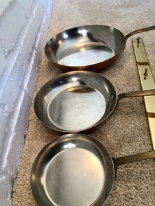 lot 40 image: Set of 3 Graduating Size Copper & Brass Skillets wWall Rack