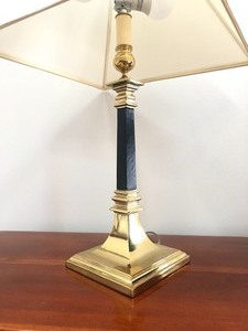 lot 51 image: Classic Vintage Black & Brass Table Lamp