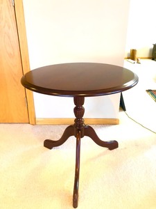 lot 75 image: Vintage Round Wood Lamp Table