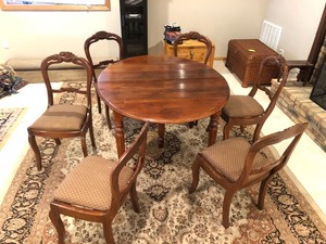 lot 1 image: Nice Antique Oval Wood Drop Leaf Dining Table w6 Chairs