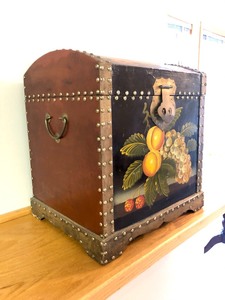 lot 4 image: Hand Painted Dome Top Wood Small Storage Chest