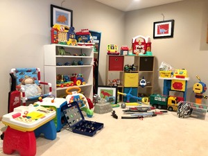 lot 5 image: Huge Lot of Nice Clean Kids Toys