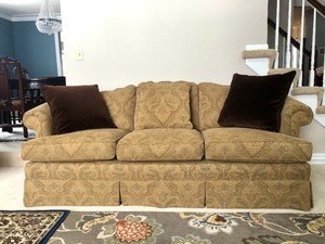 lot 13 image: Excellent Clean HARDEN Sofa