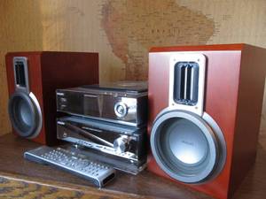 lot 85 image: Working PHILIPS Micro Theatre Stereo System