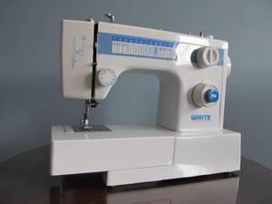 lot 117 image: WHITE Heavy Duty Model 1418 Sewing Machine