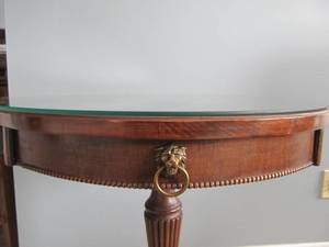 lot 122 image: Nice Vintage Mahogany Lions Head Round Table