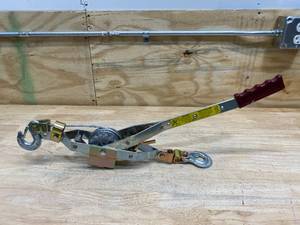 lot 68 image: MAASDAM 2,000 lb. 1-Ton Capacity 12 ft. Max Lift 151 Leverage Winch Puller Come Along Tool with 12 ft. of Cable Included