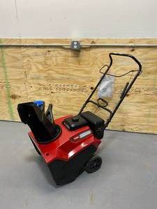 lot 5 image: TORO Power Clear 821 R-C (38755)
