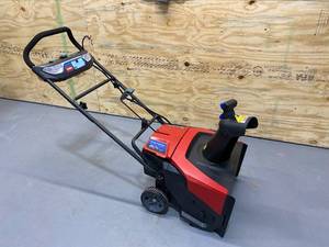 lot 6 image: TORO Power Clear 21 in. 60-Volt Lithium-Ion Brushless Cordless Electric Snow Blower (Tool Only)