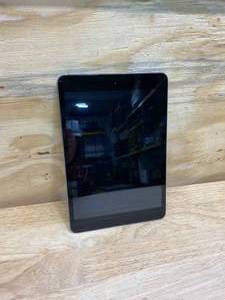 lot 79 image: Apple iPad