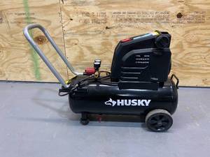 lot 115 image: HUSKY 8G 150 PSI Hotdog Air Compressor