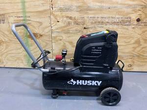 lot 116 image: HUSKY 8G 150 PSI Hotdog Air Compressor