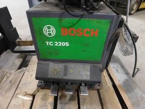 lot 10 image: Bosch TC220S Tire Changer
