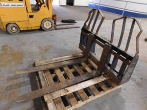 lot 7 image: Skid Steer Pallet Fork Attachment with 48 Forks