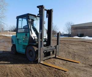 lot 5 image: 2003 Mitsubishi FG35K Forklift
