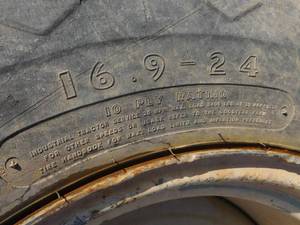 lot 30 image: Good Year  Implement Tire