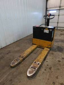 lot 24 image: 2010 Big Joe PTE45 Pallet Jack