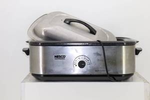 lot 3 image: NESCO 18qt Roaster