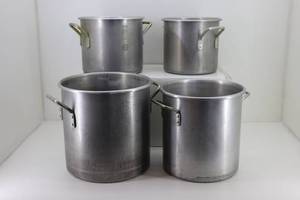 lot 8 image: Set of 4 Aluminum Pots