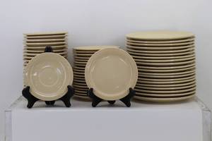 lot 16 image: Set of 20 Glass Plates & Saucers