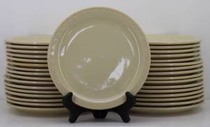 lot 21 image: (33) 9 Plates