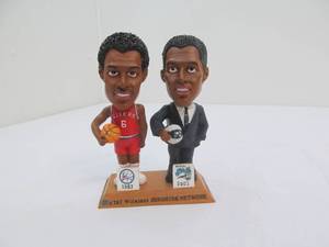 lot 4 image: Julius Erving bobble head