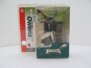 lot 17 image: Terrell Owens figure