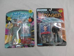 lot 27 image: Star Trek Voyager Lt Tom Paris Figure