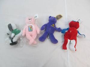 lot 40 image: plush bears