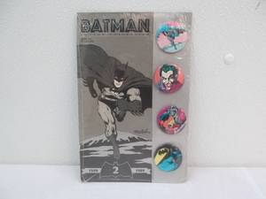lot 102 image: Batman buttons