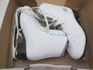 lot 116 image: Womens ice skates
