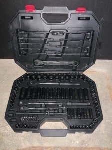 HUSKY 105-piece mechanic tool set complete see pics