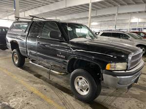lot 12 image: 2001 Dodge Ram 2500 Cummins Diesel 4x4