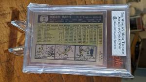 lot 18 image: 1961 Topps #2 Roger Maris Card Beckett 5