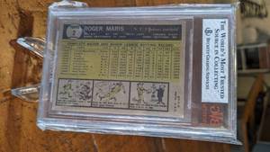 lot 19 image: 1961 Topps #2 Roger Maris Card Beckett 4.5