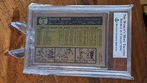 lot 20 image: 1961 Topps #2 Roger Maris Card Beckett 4.5