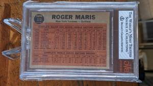 lot 28 image: 1962 Topps Roger Maris In Action Card Beckett 4