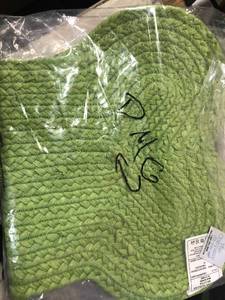 Dog Bone-Shaped Feeding Mat(1) - Green, YD96-M-MDW-GRN, NEW