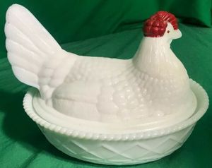 Vintage Westmoreland White Milk Glass Hen On Nest Split Tail