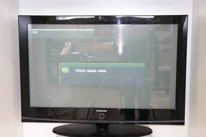 lot 5 image: Samsung PN42A400C2D 42 Plasma TV
