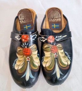 Floral PaintedRosemaling Leather Clogs