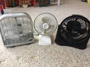 lot 204 image: Three Desk Fans